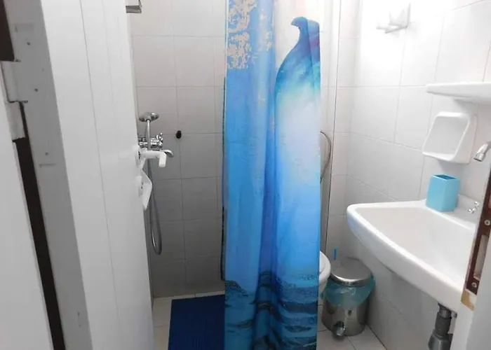 Yacht Front - No 5 伊奥斯乔拉